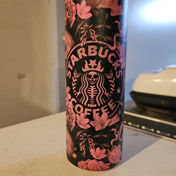 Custom made Glow In Dark Tumbler - Picture 3 of 6